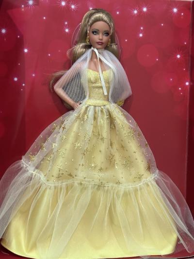 Mattel Barbie No�l 2023 poup�e en robe longue jaune avec surjupe tulle blanc