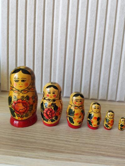 Lot de 6 matriochkas russes vintage en bois peint main, poup�es gigognes