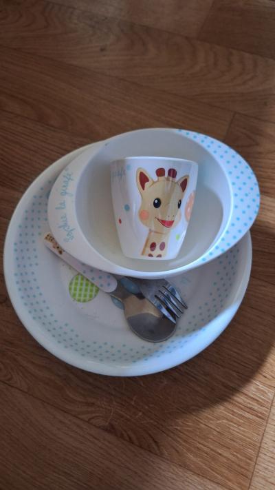 Ensemble vaisselle b�b� motif animal blanc bleu vert assiette bol tasse