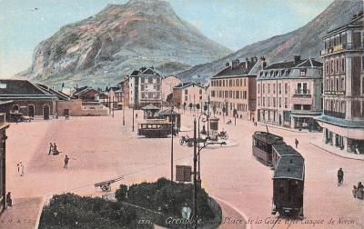 38 GRENOBLE PLACE DE LA GARE ET LE CASQUE DE NERON