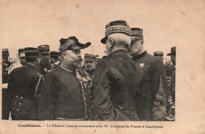 CPA Militaria   Casablanca   G�n�ral Lyautey conversant avec le Consul de France