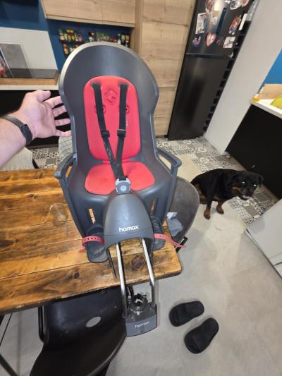 Hamax si�ge enfant v�lo gris-noir-rouge avec harnais de s�curit�
