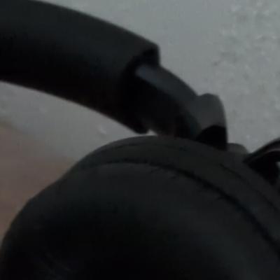 Casque audio Bluetooth circum auriculaire over ear noir avec bandeau