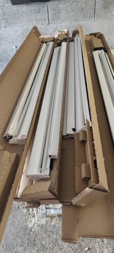 4Moustiquaires contre fen�tre carr� 120x120 cm cadre plastique blanc 20 e Les 4