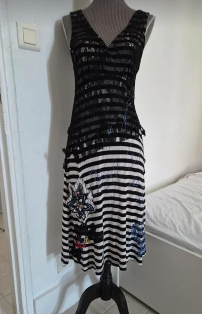 Desigual robe d�bardeur M ray�e noir-blanc dentelle col V au genou