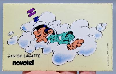 ANCIEN AUTOCOLLANT VINTAGE GASTON LAGAFFE NOVOTEL FRANQUIN SEPP 1980