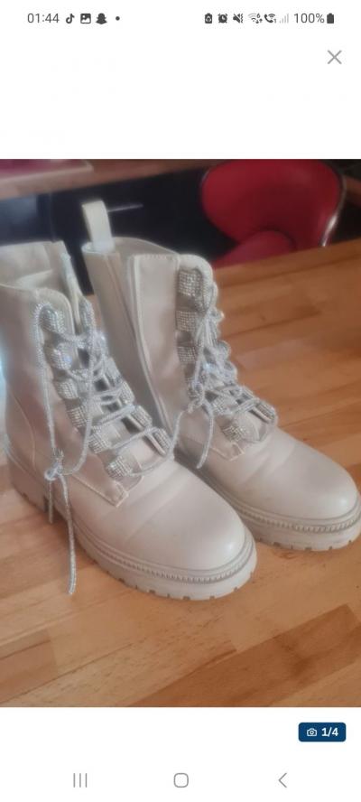 Bottines femme blanches 38 lacets   zip doublure fausse fourrure bout rond