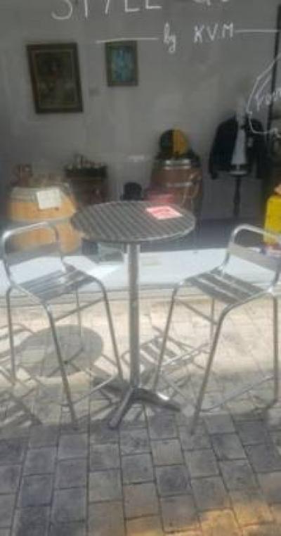 Ensemble mange debout aluminium � 60 cm avec 2 chaises hautes