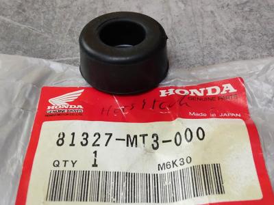 Tampon caoutchouc de sacoche lat�rale de ST1100 92-99 HONDA 81327 MT3 000
