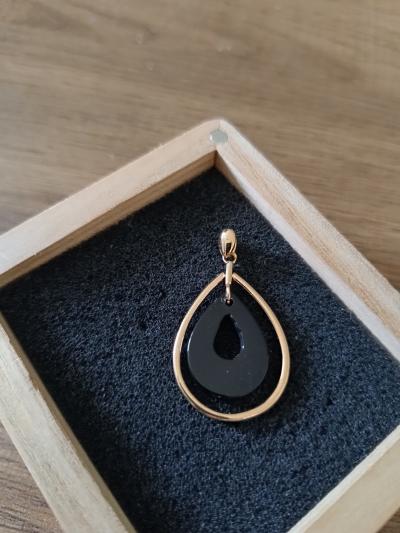 pendentif forme goutte plaqu� or 18 carats, 3 microns ,et onyx, neuf