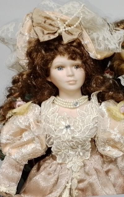 POUPEE TETE PIEDS & MAINS EN PORCELAINE LUXE CMP Paris dim H 48 cm X  25  X P 17