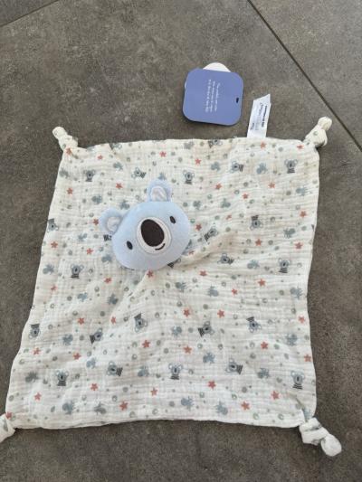 Doudou plat b�b� koala bleu blanc � motifs �toiles mes petits cailloux