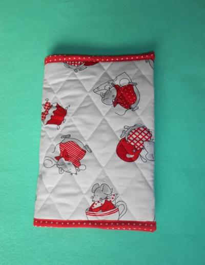 Prot�ge carnet de sant�, b�b� -enfant. Tissu matelass� petites souris, Neuf