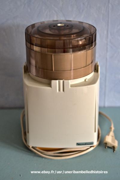 Robot Hachoir , moulin � caf�, Moulinex, type 127, ann�es 70