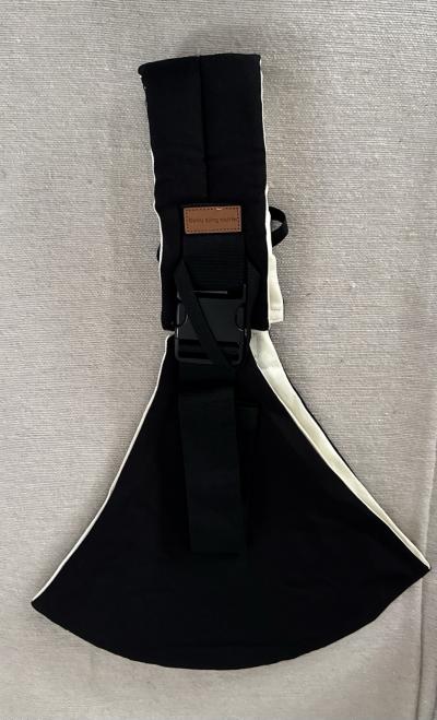 Baby sling carrier Porte b�b�s ventral noir et blanc sangle rembourr�e boucle