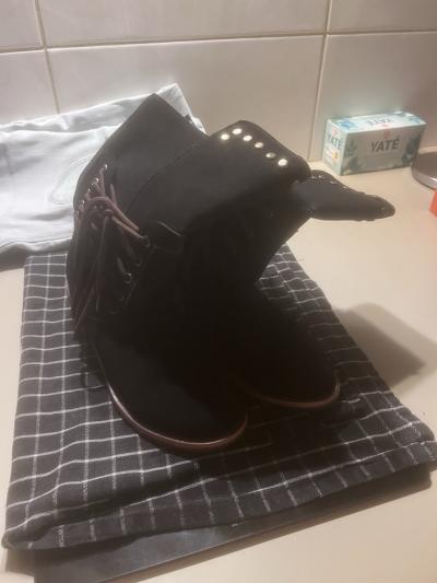 Bottines femme noires � lacets clous talon bloc bas bout rond EU 38
