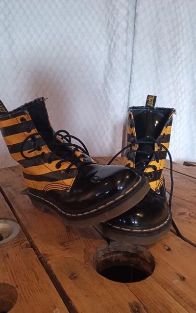 Dr. Martens AirWair bottillons femme cuir vernis ray� noir orange EU38