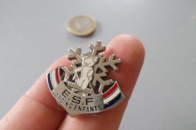BROCHE ESF JARDIN D ENFANTS ours ski etoile de neige montagne France