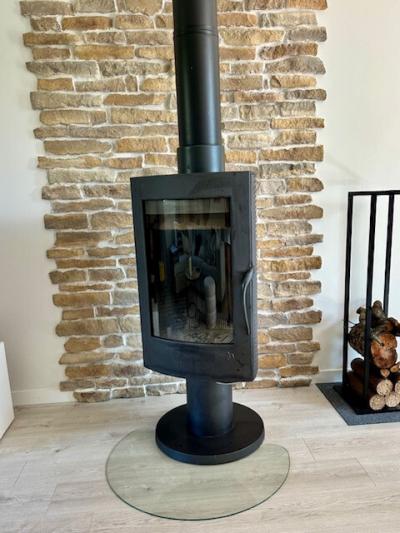 Po�le � bois moderne 12 kW   accessoires stockage du bois