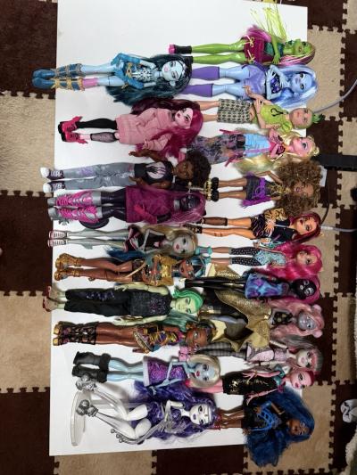 Monster High Mattel lot (22 poup�es avec v�tements)