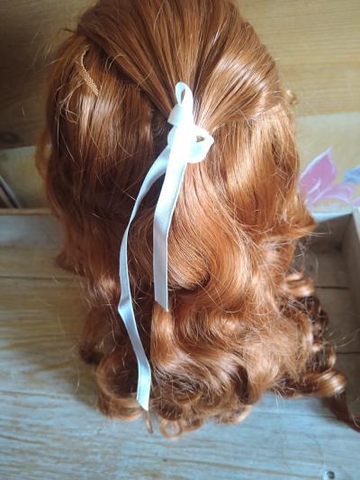 Superbe perruque pour poup�e ancienne