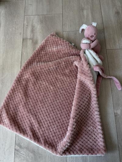 Doudou b�b� plat lapin rose blanc en peluche et tissu couverture doudou