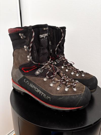 La Sportiva chaussures de randonn�e montantes homme noir marron rouge