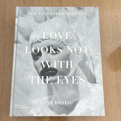 �ditions de La Martini�re Love Looks Not With The Eyes McQueen Deniau mode