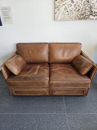 Canap� Roche Bobois 2 places   Cuir de buffle pleine fleur & laiton   Circa 1980
