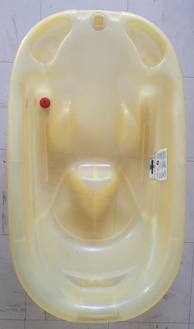 Tex Baignoire b�b� ergonomique en plastique jaune avec niveau max