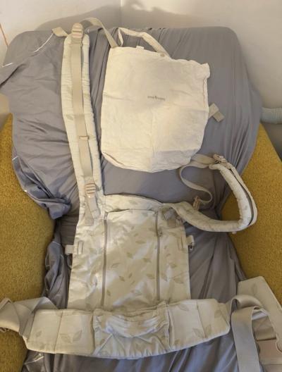 Love & Carry ONE porte b�b�s ventral beige motif feuilles, ceinture et boucles