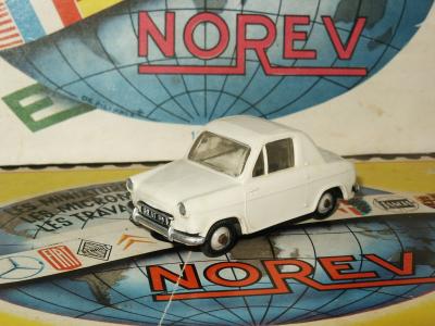 NOREV ancien VESPA 400 n�18 en tr�s bon �tat.