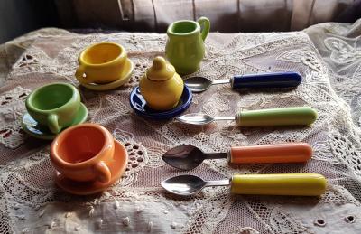 ancien petit service � th� ou caf�, dinette de poup�e vintage