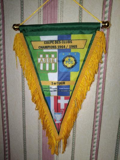 fanion  triangulaire XL tissu ASSE SAINT ETIENNE VS LA CHAUX DE FONDS C1 1964 65