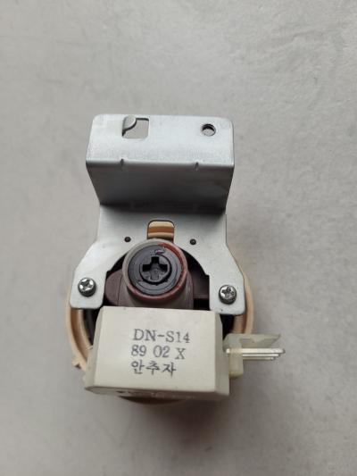 MACHINE A LAVER SAMSUNG WF7702NAW PRESSOSTAT DN S14