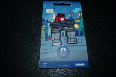 NEUF! Pin's Jo Jeux Olympiques Paris France 2024 ARC DE TRIOMPHE & MASCOTTE