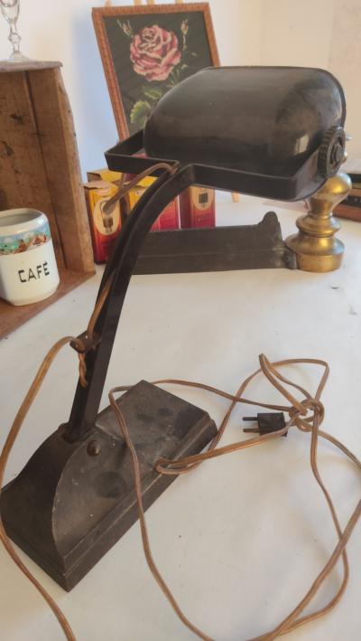 Lampe de bureau vintage m�tal noir, abat jour orientable, c�bl�e �lectrique