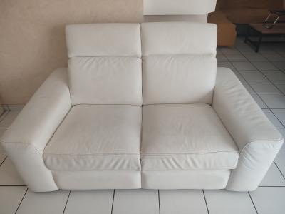 Canap� cuir blanc 2 places Ch�teau d'Ax