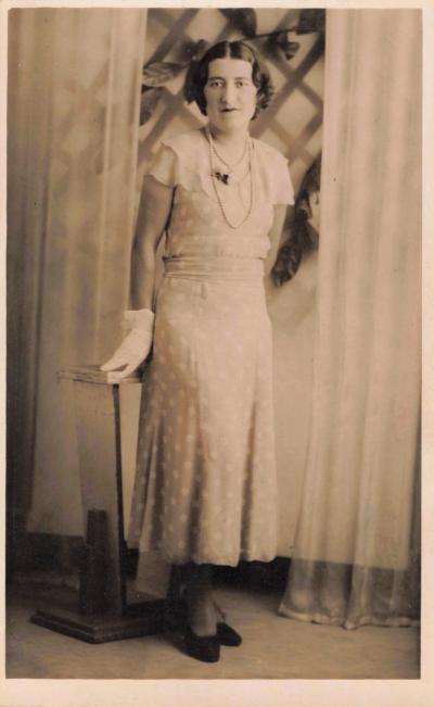 CPA PHOTOGRAPHIE JEROME BRANCHES POST CARD BRITISH MADE JEUNE FEMME