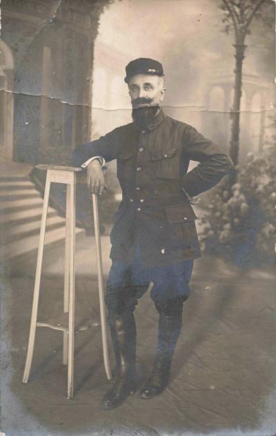 CPA PHOTOGRAPHIE MILITARIA SOLDAT DU 10e EN UNIFORME BARBE LONGUE
