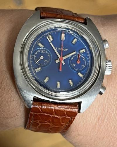 MONTRE - CHRONOGRAPH MECANIQUE DE MARQUE TISSOT @ VALJOUX 7733 @ FOND BLEU @ TOP