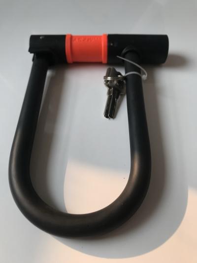 Master Lock antivol v�lo en U noir-rouge avec 2 cl�s, cadenas de s�curit�