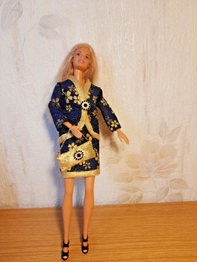 Tailleur jupe noir et dor� pour poup�e Barbie   accessoires