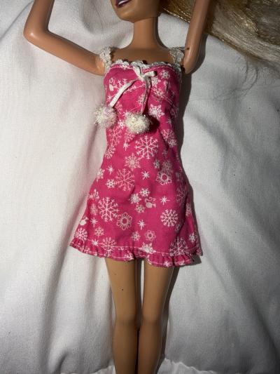 Robe poup�e barbie rose happy holidays snowflake 2008