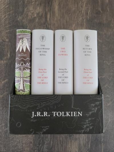 J.R.R. Tolkien Coffret 4 livres The Hobbit   The Lord of the Rings Anglais