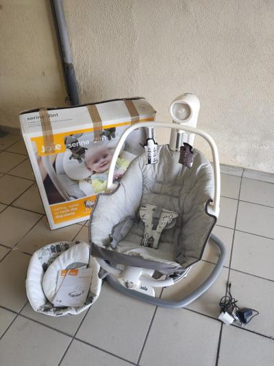 Joie Serina 2 en 1 balancelle b�b� gris-blanc avec arche d activit�s