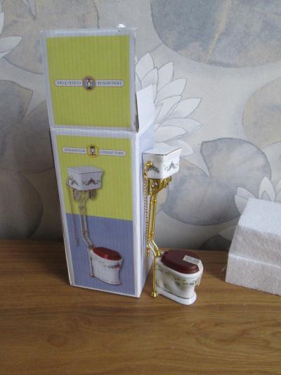 toilettes miniature pour maison de poup�e. Dollhouse collectors
