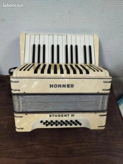 Accord�on hohner student III