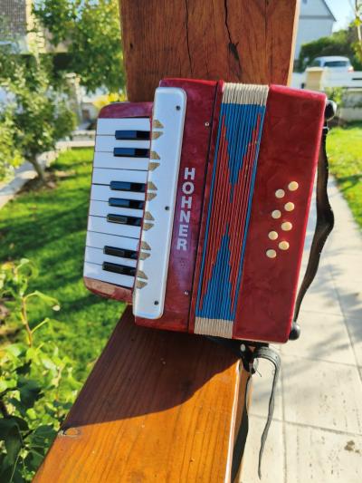 Accord�on Hohner vintage rouge   petit format