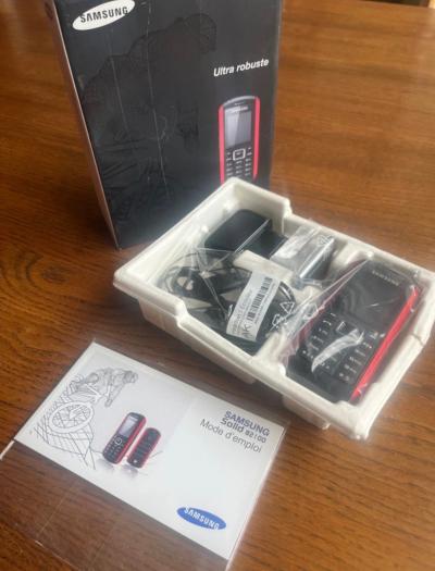 t�l�phone portable samsung solid B2 I 00